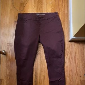 Levi Signature Pull on shaping skinny pants. Deep wine/Maroon. Worn once.